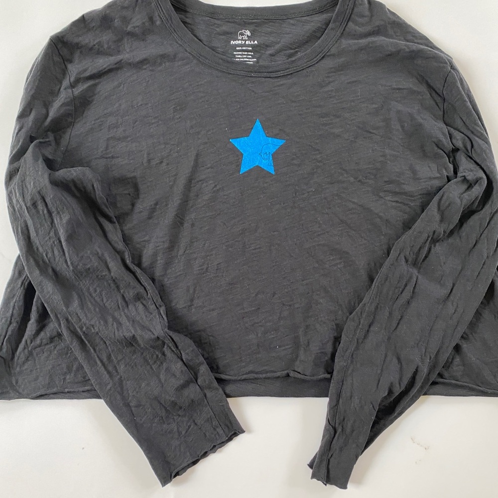 Ivory Ella Black Junior's Long Sleeve Crop Top